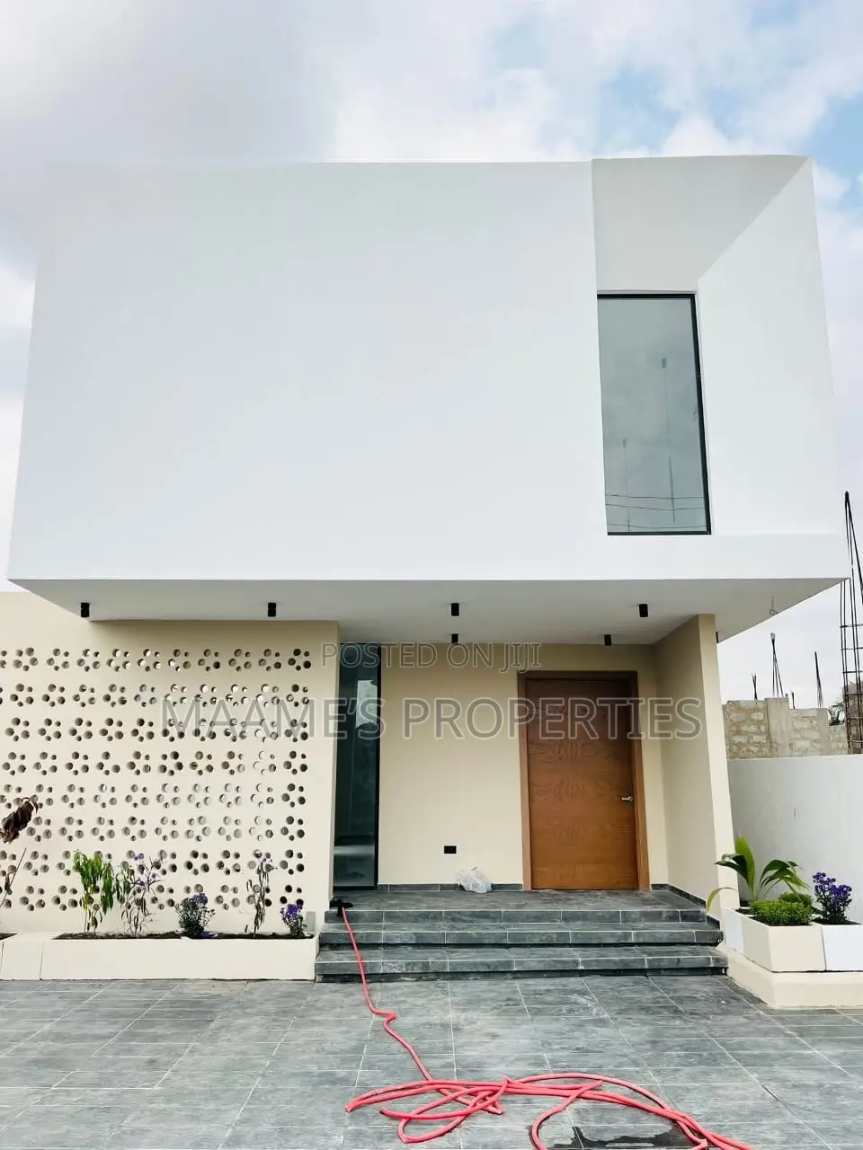 4bdrm Duplex in Ashaley Botwe for sale