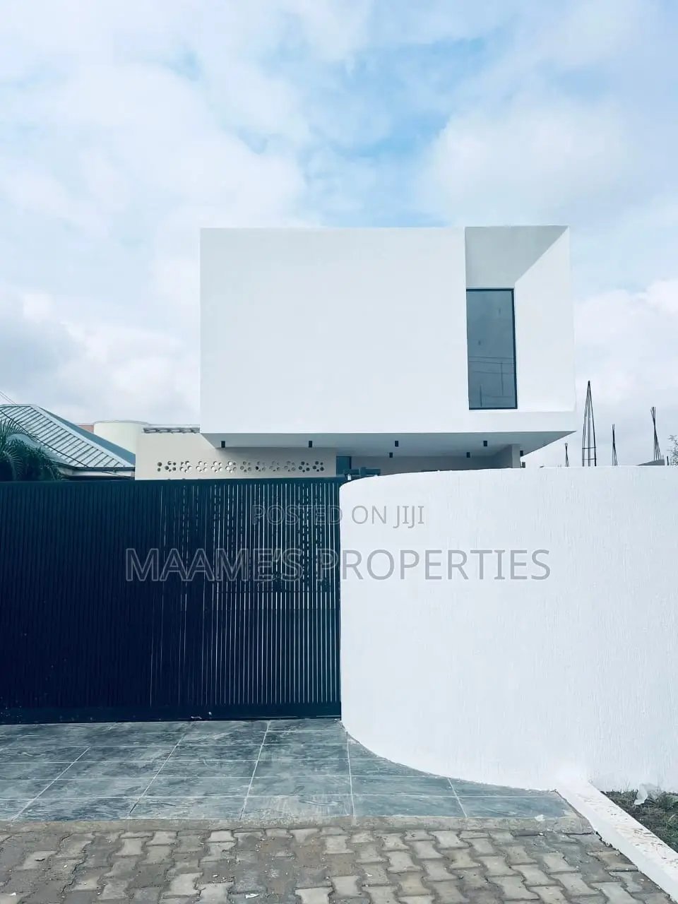 4bdrm Duplex in Ashaley Botwe for sale