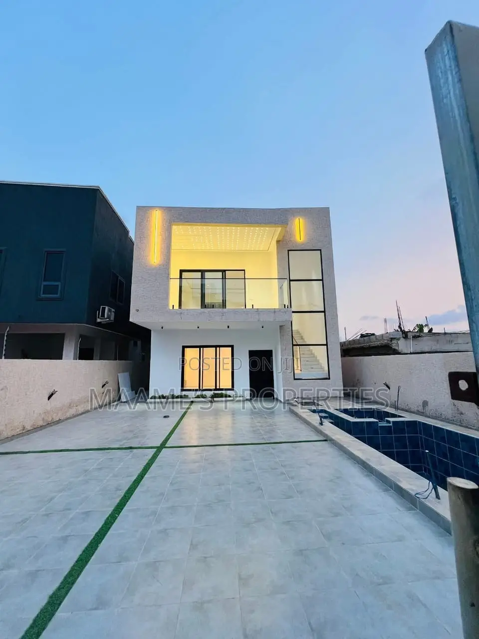 4bdrm Duplex in Kwabenya for sale