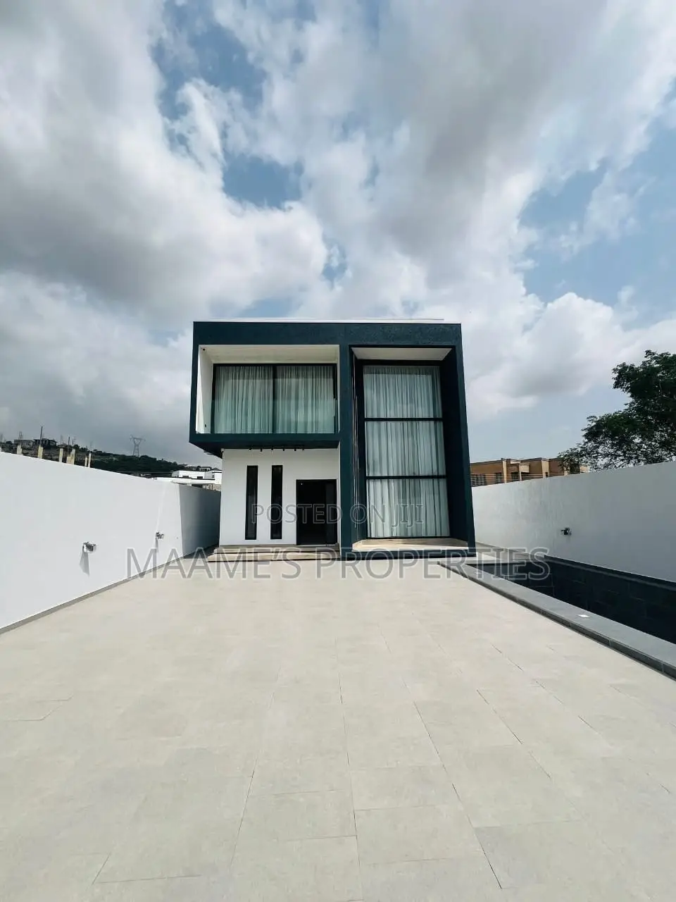 4bdrm Duplex in Kwabenya for sale