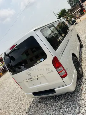 Toyota HiAce 2013 Silver