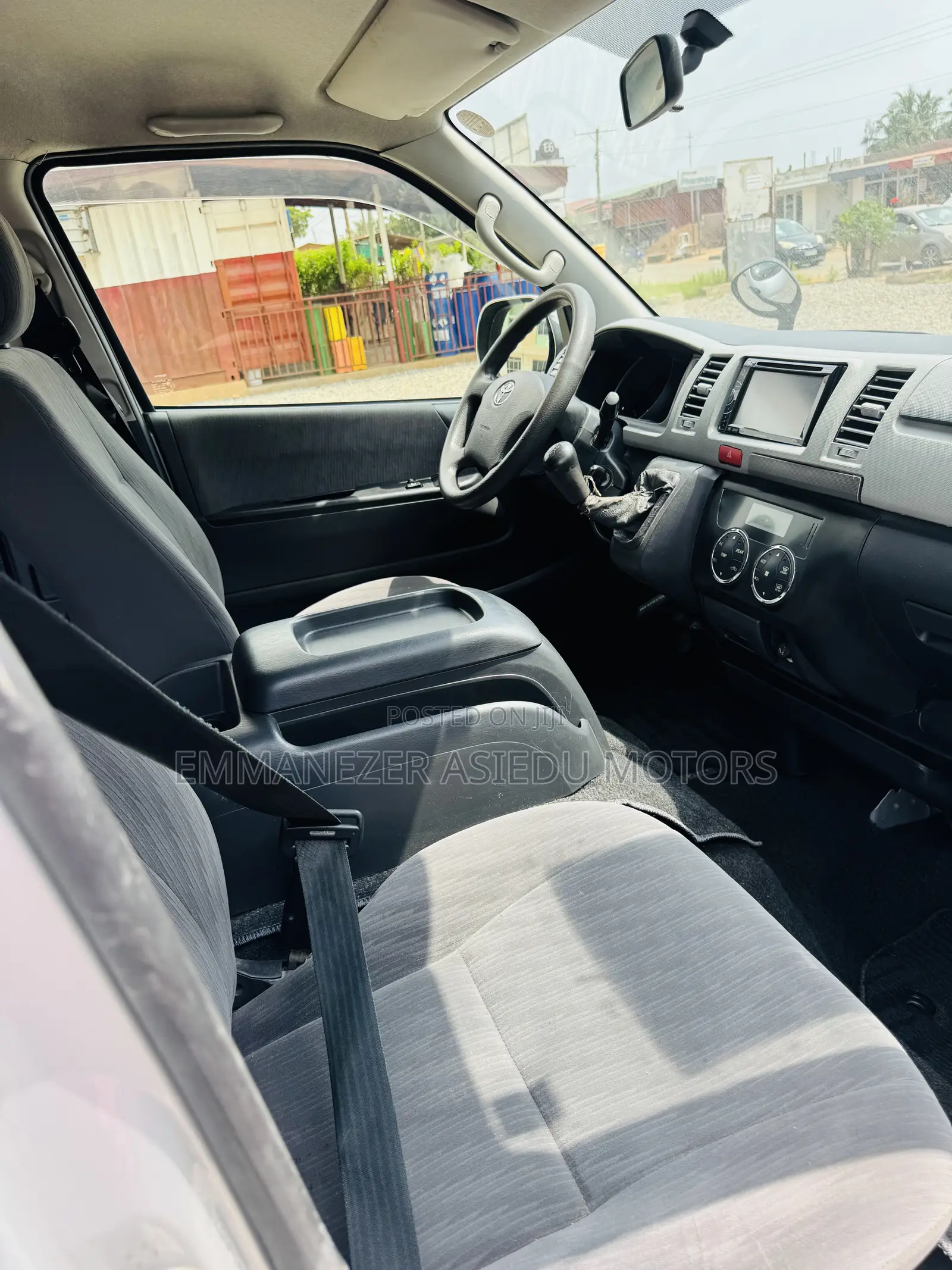 Toyota HiAce 2013 Silver