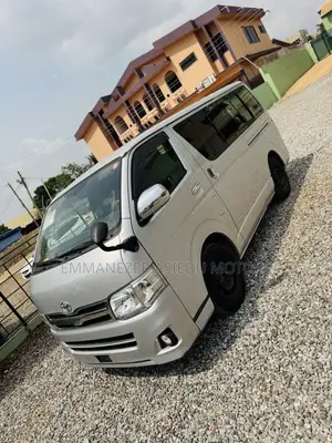 Toyota HiAce 2013 Silver