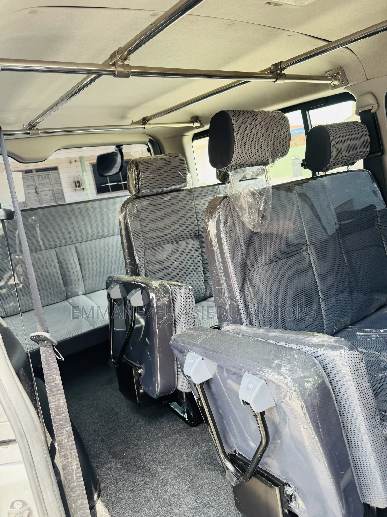 Toyota HiAce 2013 Silver