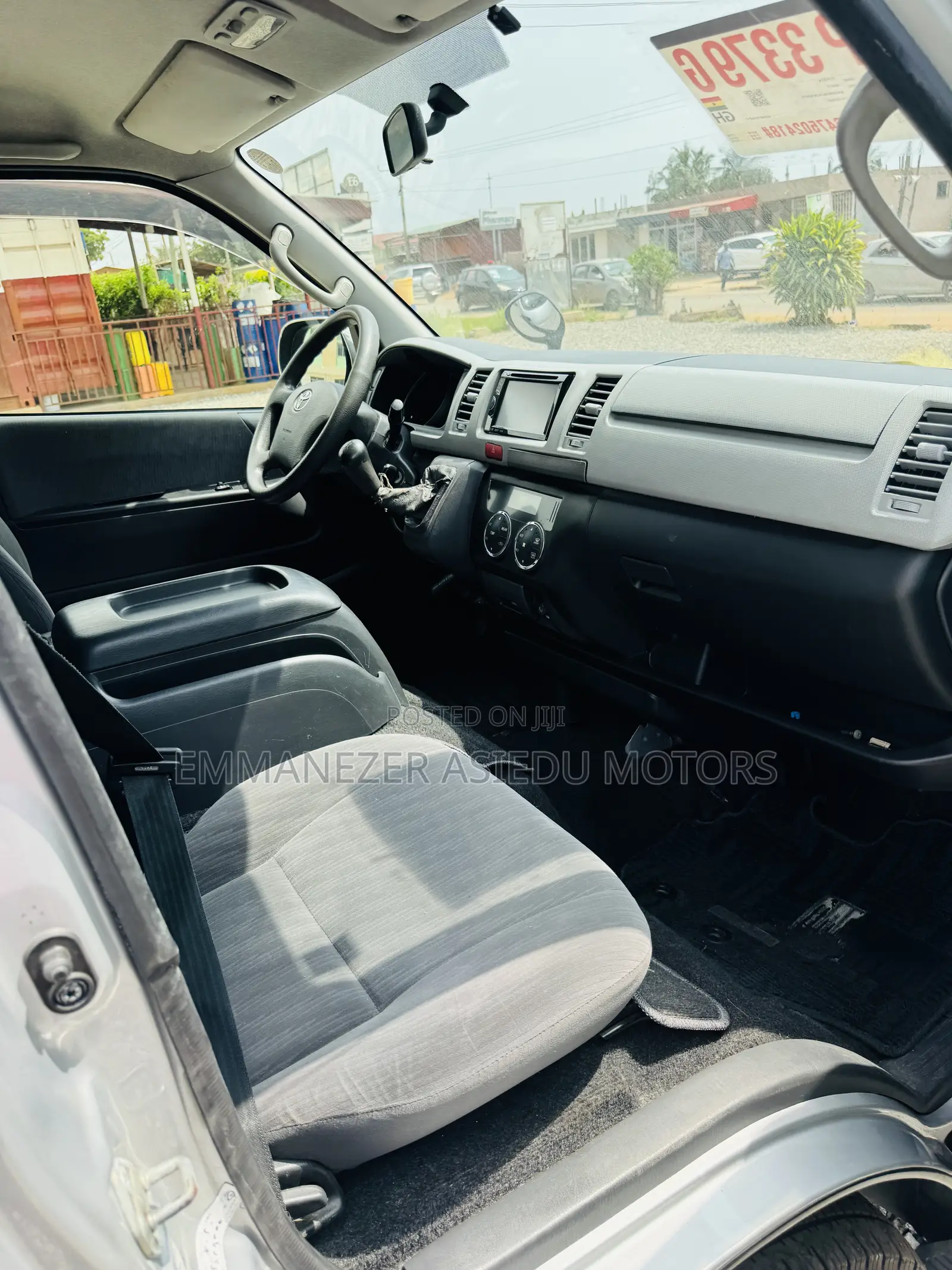 Toyota HiAce 2013 Silver