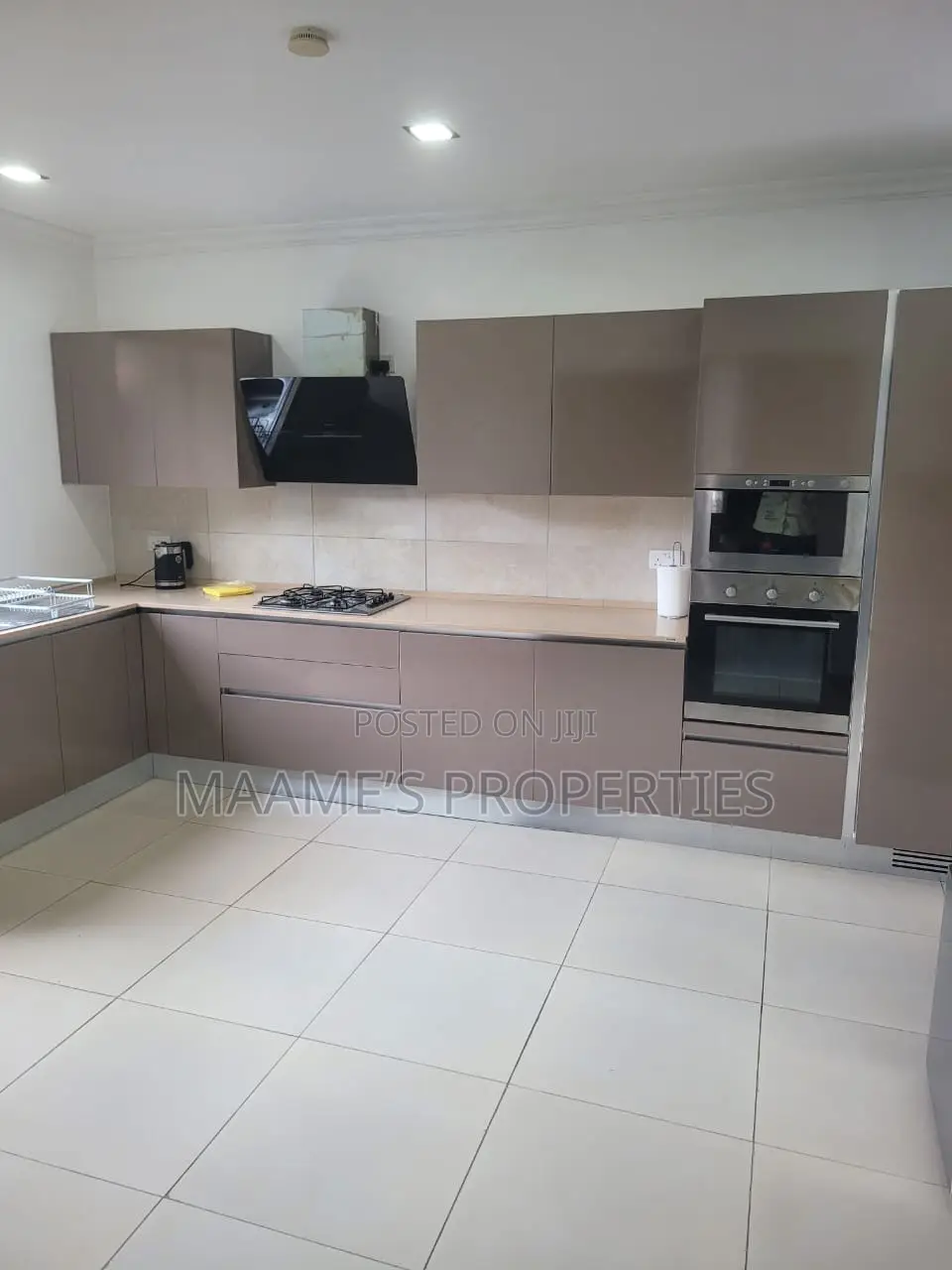 Furnished 5bdrm Townhouse / Terrace in Airport Residential Area