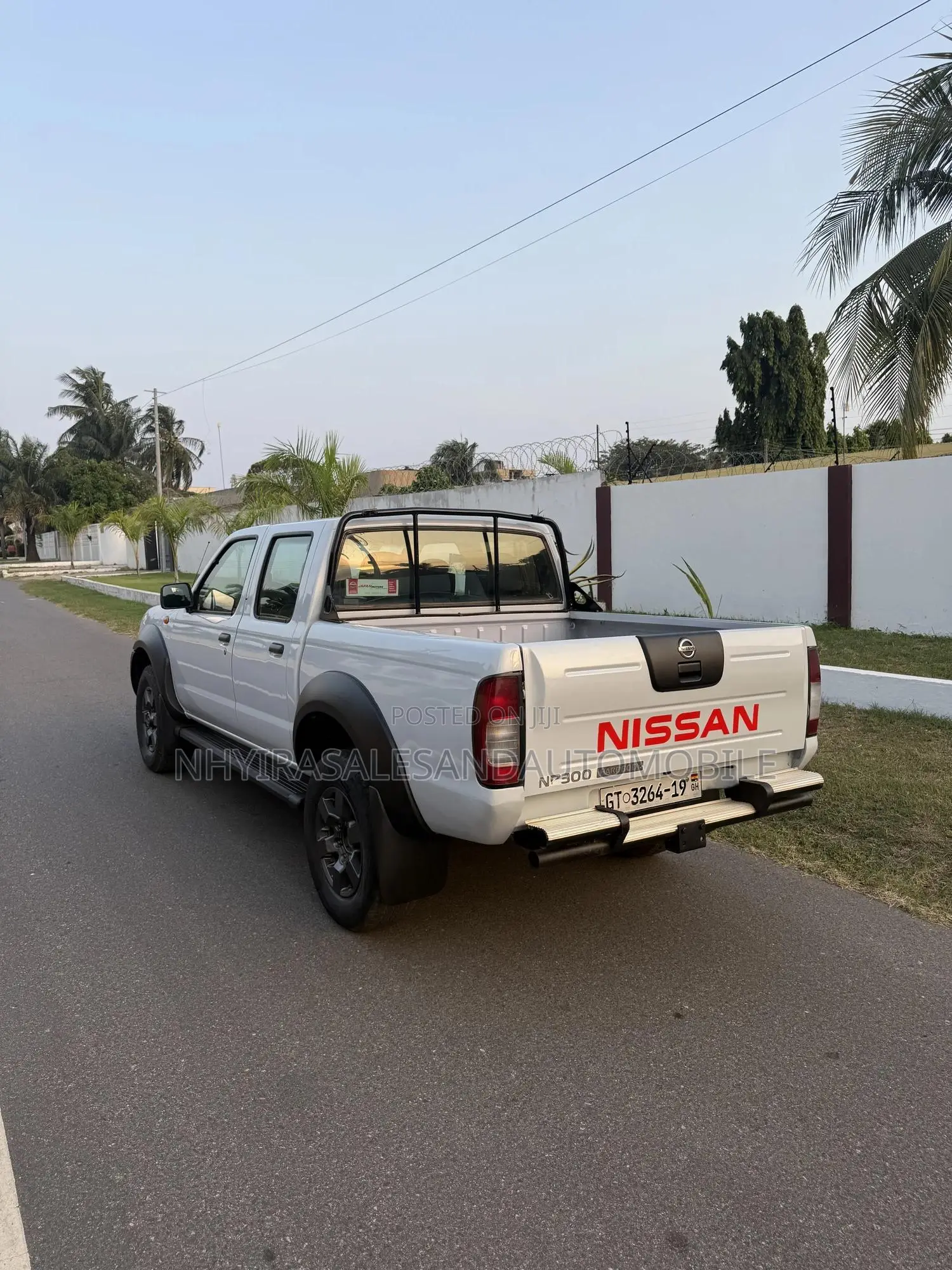 Nissan Hardbody 2019 White