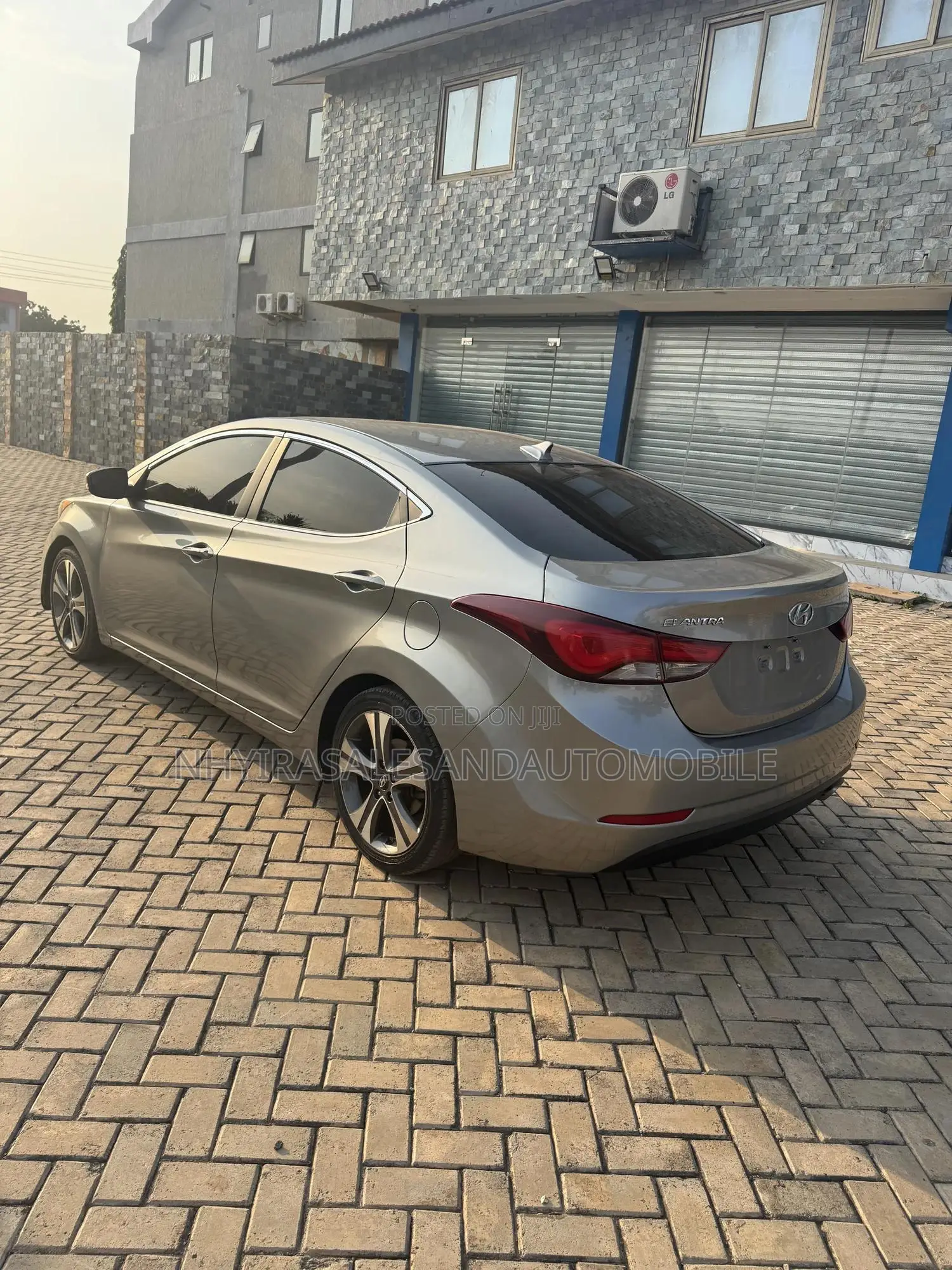 Hyundai Elantra Limited 4dr Sedan (1.8L 4cyl 6A) 2015 Gray