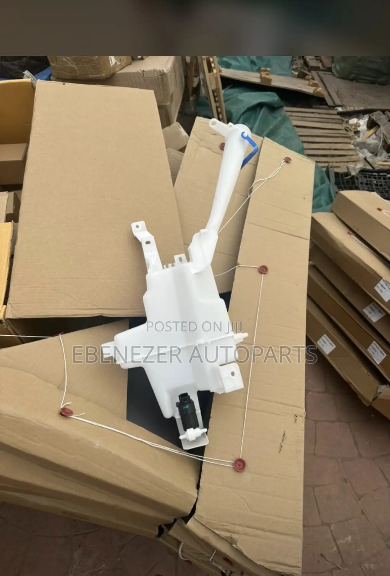 Mitsubishi Outlander Wiper Bottle With Motor 2022 2023 2024 2025