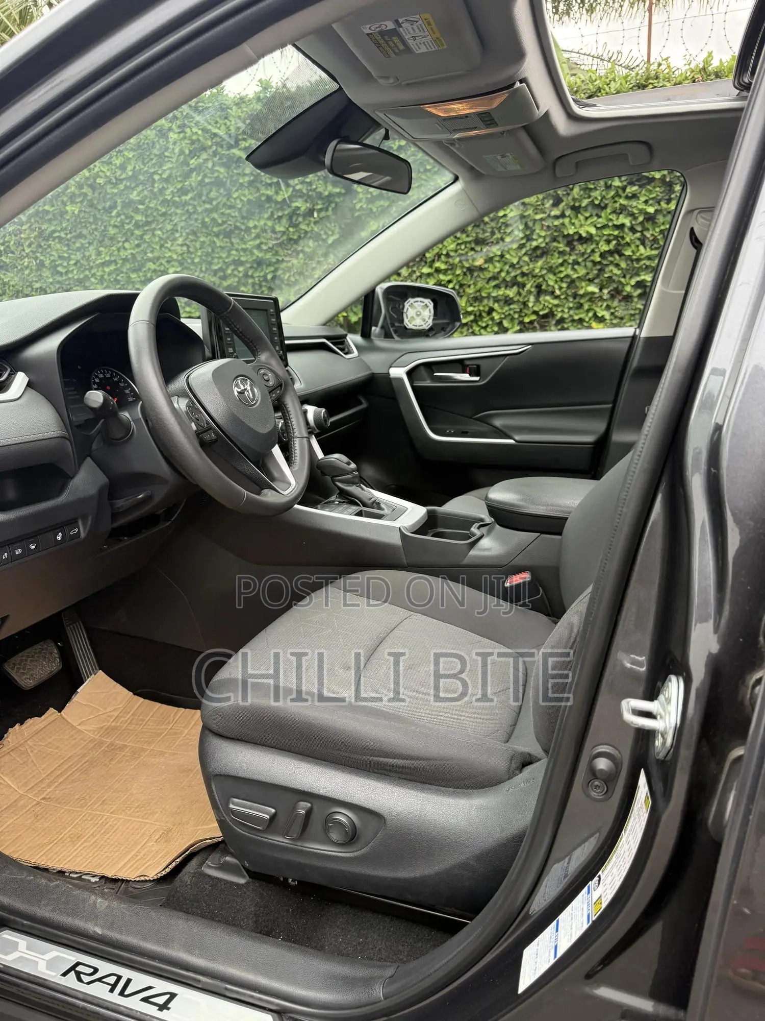 Toyota RAV4 XLE FWD 2020 Gray