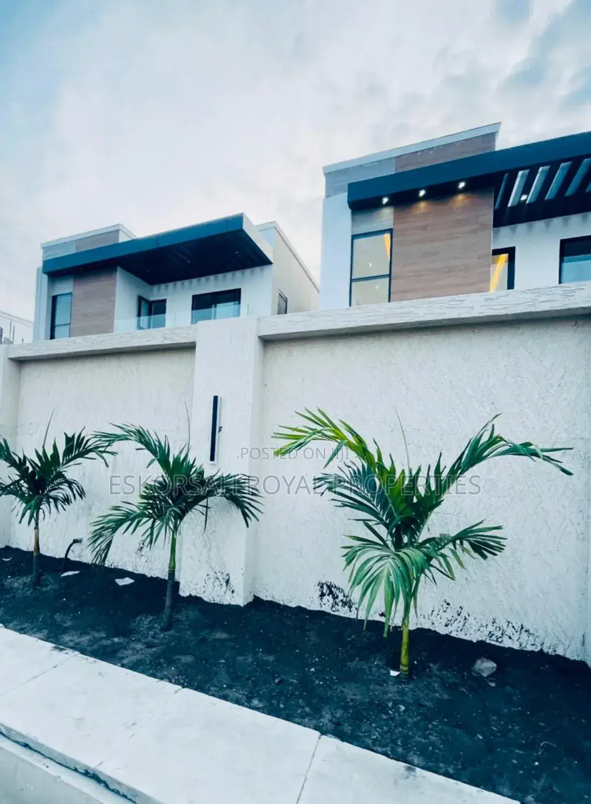 4bdrm House in East Legon, Adjiriganor for sale