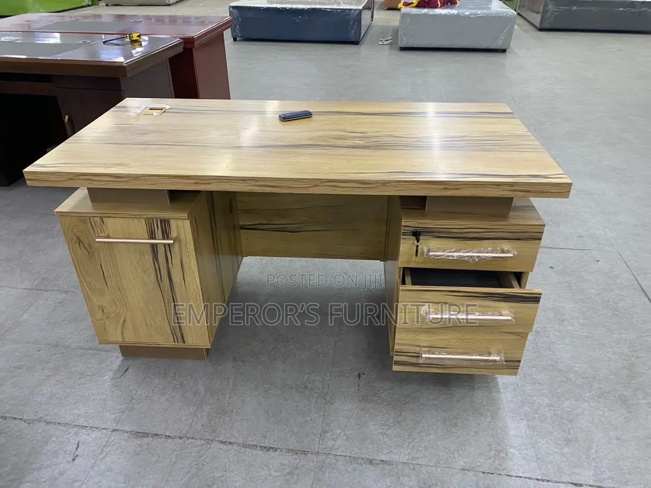 Modern Office Table With Silk Design
