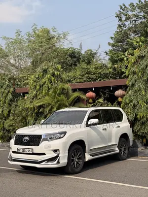 Toyota Land Cruiser Prado 4.0 Petrol TX 2017 White