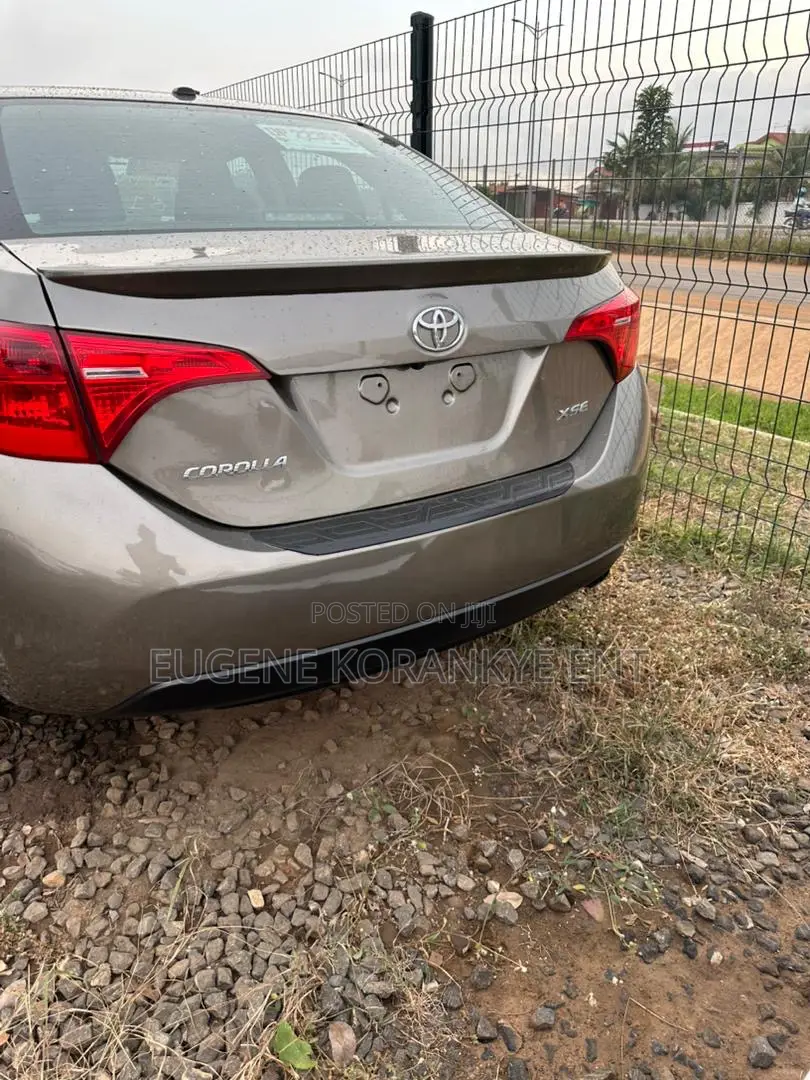 Toyota Corolla XSE 4dr Sedan (1.8L 4cyl CVT) 2017 Gray