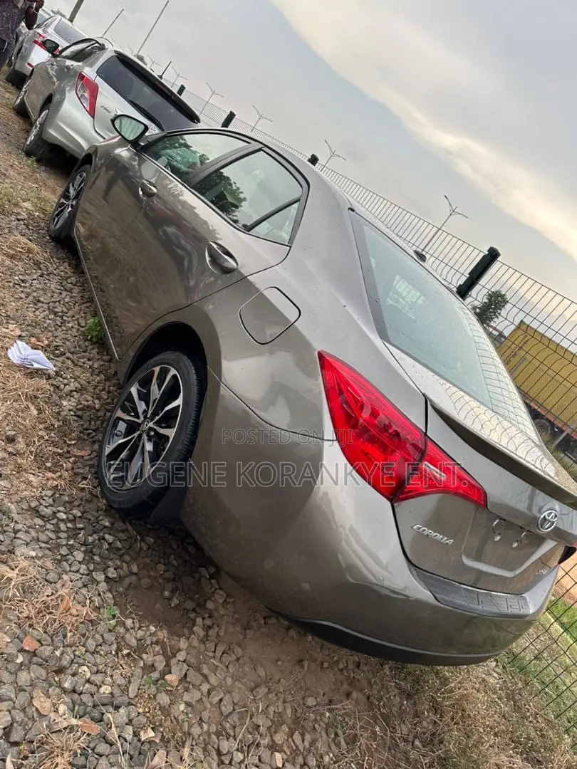 Toyota Corolla XSE 4dr Sedan (1.8L 4cyl CVT) 2017 Gray