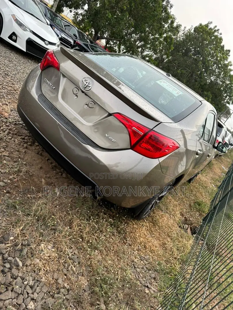 Toyota Corolla XSE 4dr Sedan (1.8L 4cyl CVT) 2017 Gray