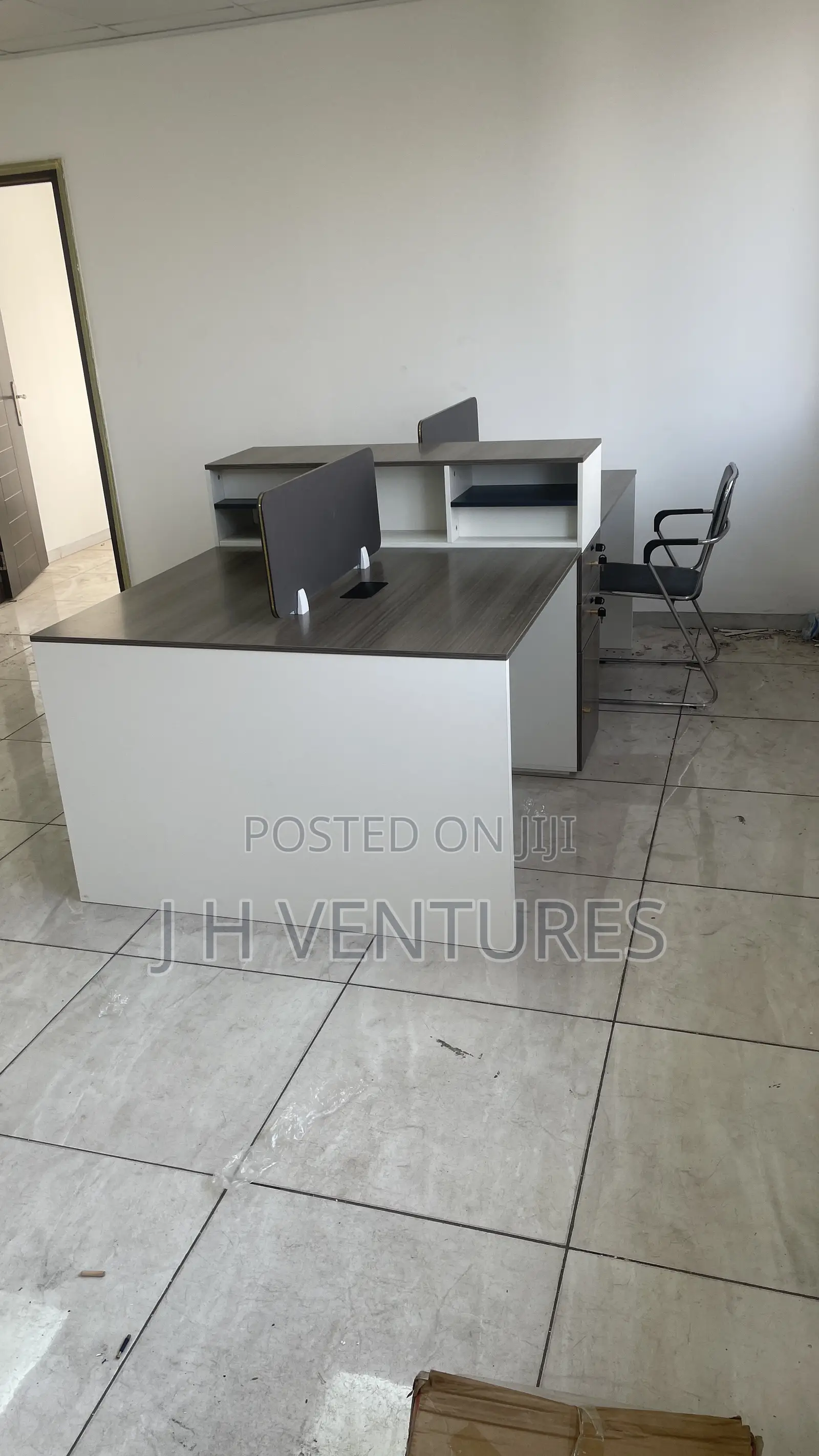 4 Seater Workstation