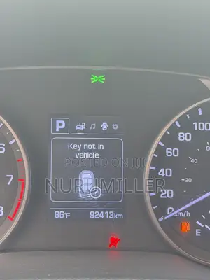 Hyundai Elantra Limited Sedan FWD (2.0L 4cyl 6A) 2017 Red