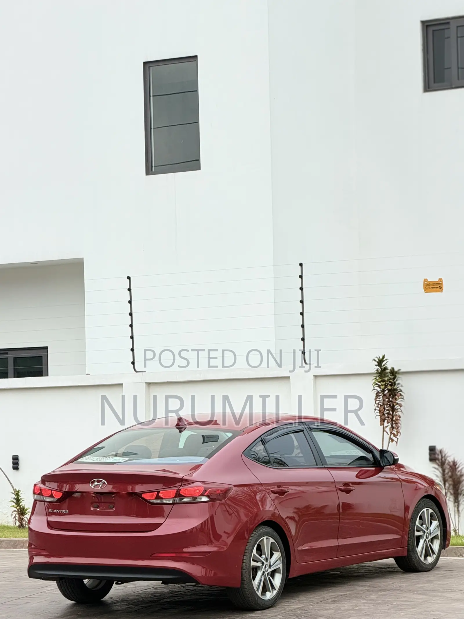 Hyundai Elantra Limited Sedan FWD (2.0L 4cyl 6A) 2017 Red