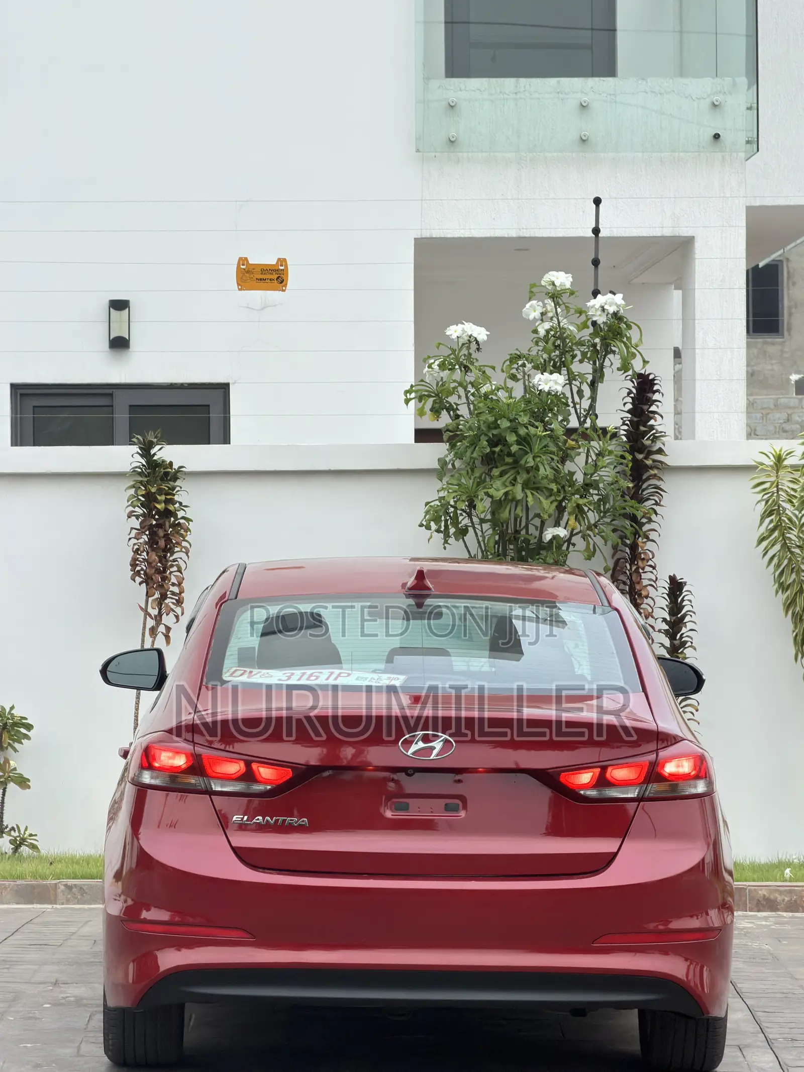 Hyundai Elantra Limited Sedan FWD (2.0L 4cyl 6A) 2017 Red