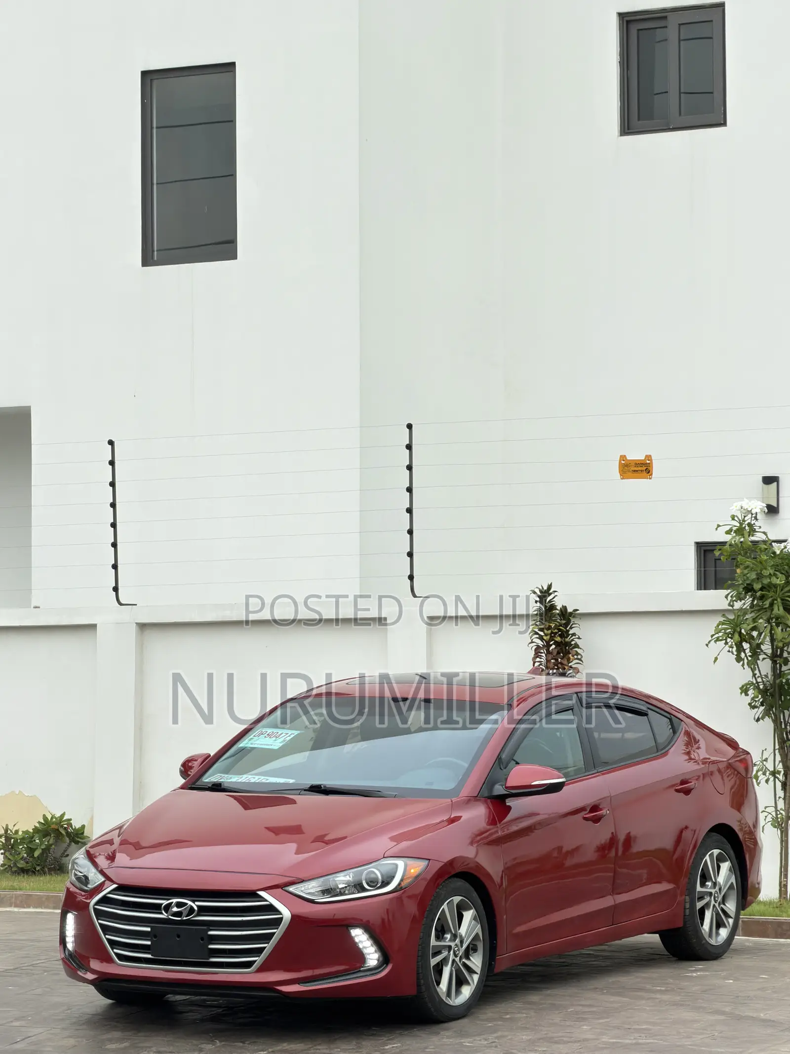 Hyundai Elantra Limited Sedan FWD (2.0L 4cyl 6A) 2017 Red
