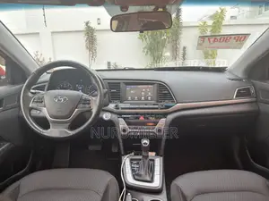 Hyundai Elantra Limited Sedan FWD (2.0L 4cyl 6A) 2017 Red