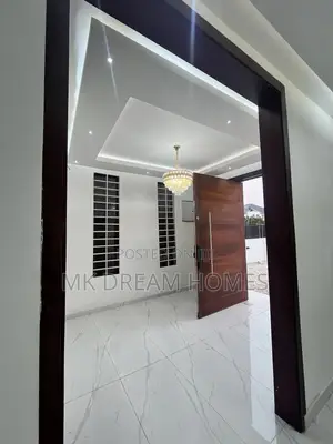 6bdrm Mansion in School Junction for sale