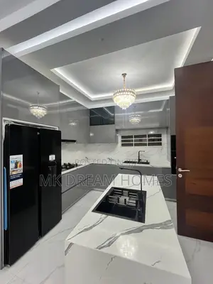 6bdrm Mansion in School Junction for sale