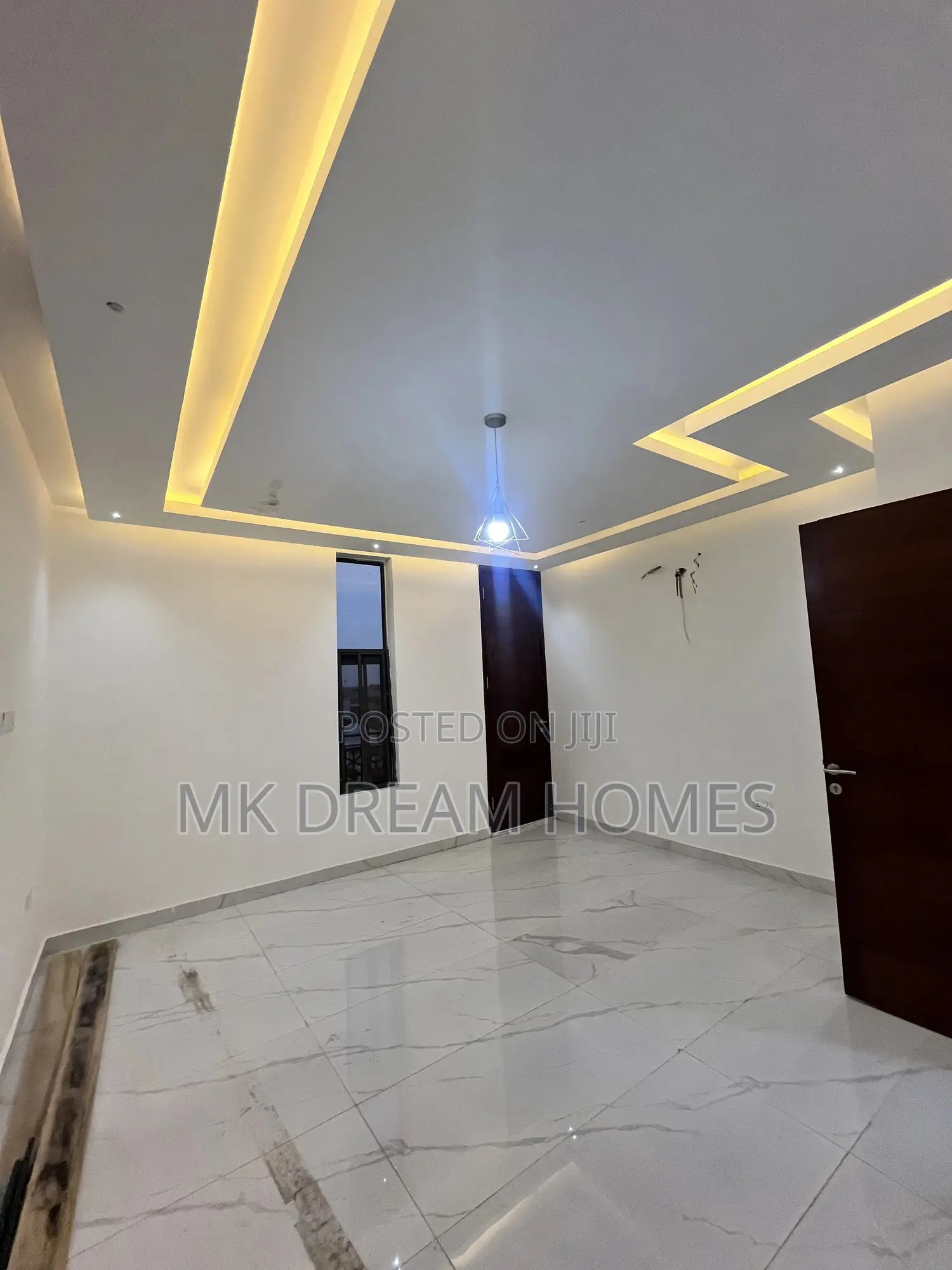 6bdrm Mansion in School Junction for sale