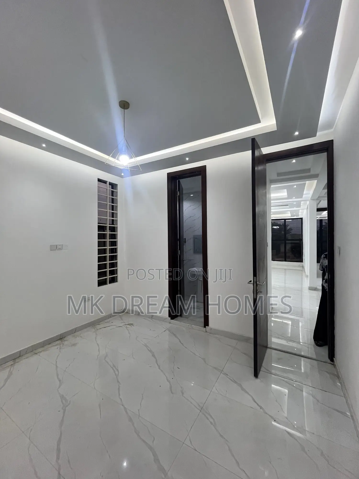 6bdrm Mansion in School Junction for sale