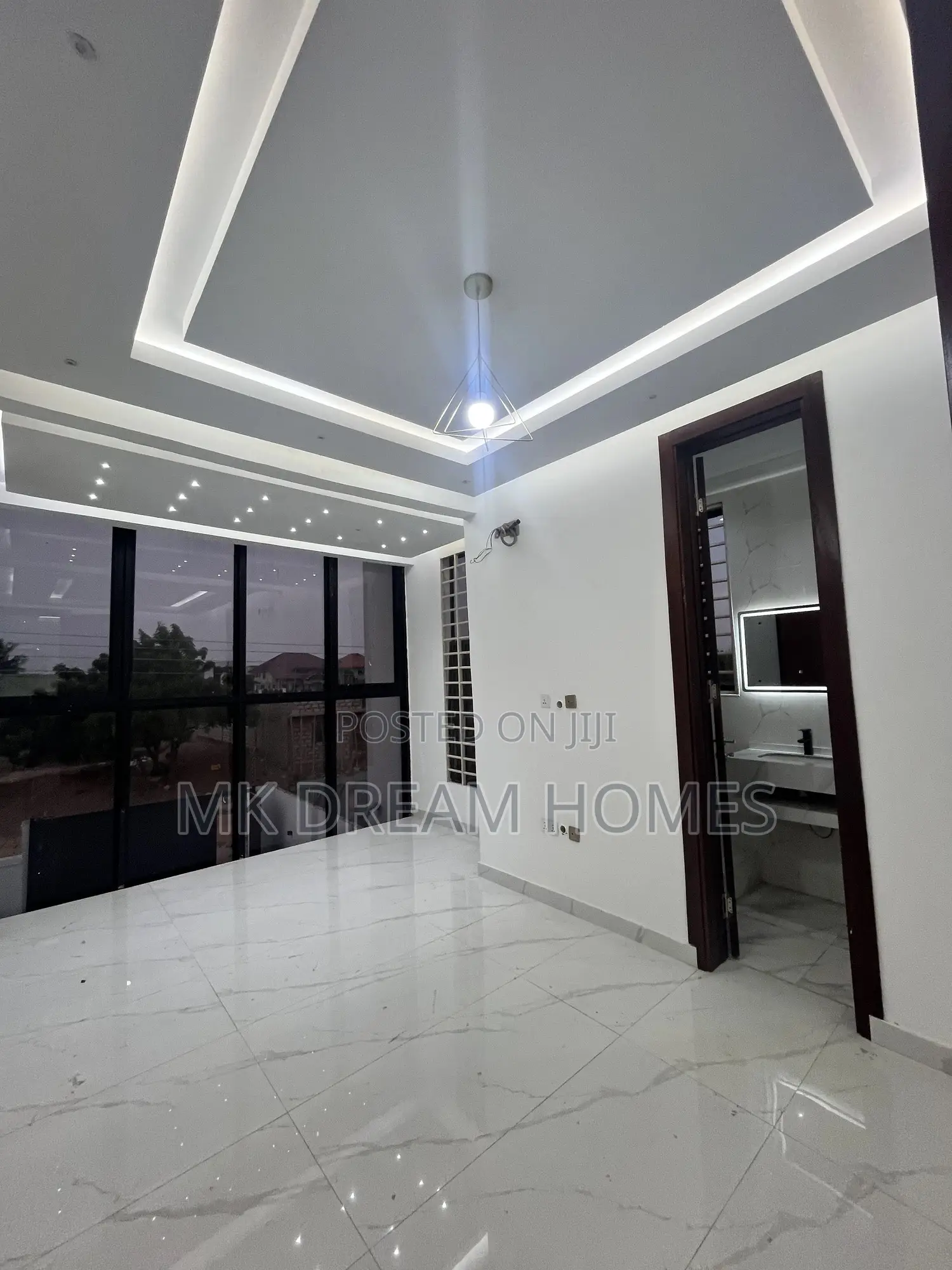 6bdrm Mansion in School Junction for sale