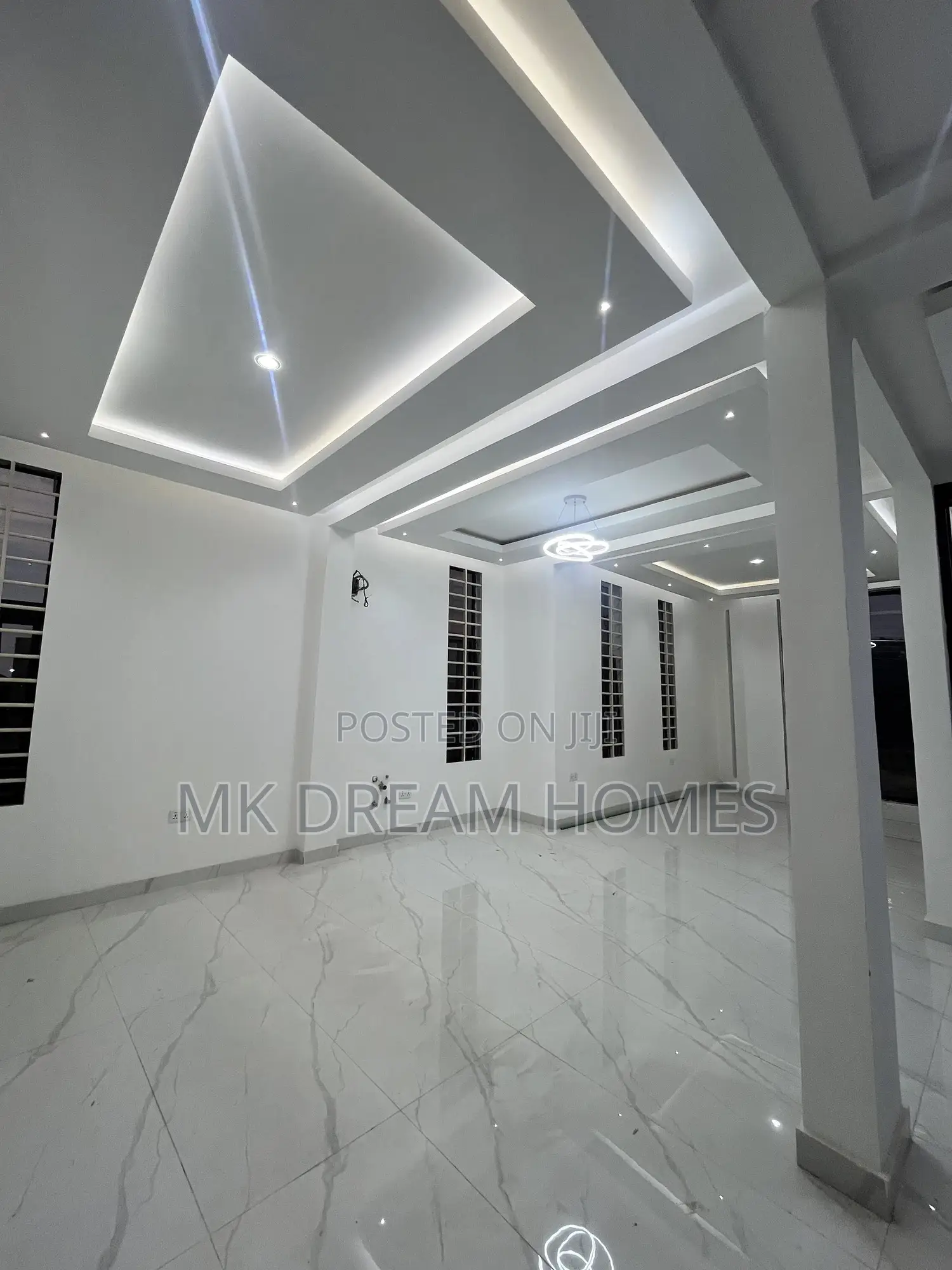 6bdrm Mansion in School Junction for sale