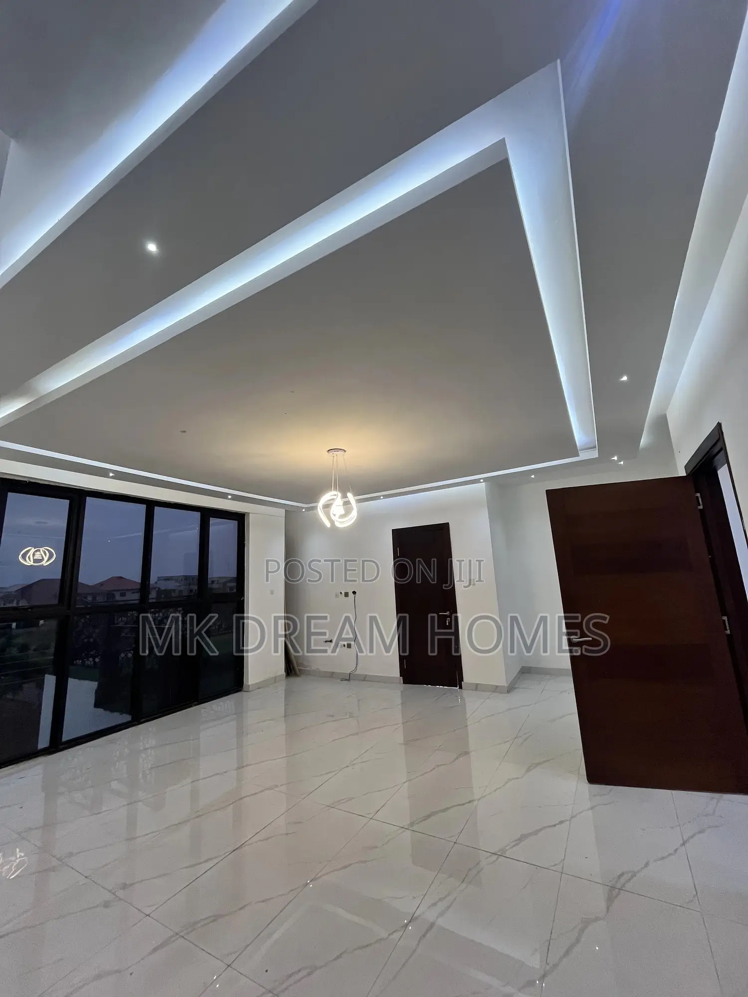 6bdrm Mansion in School Junction for sale