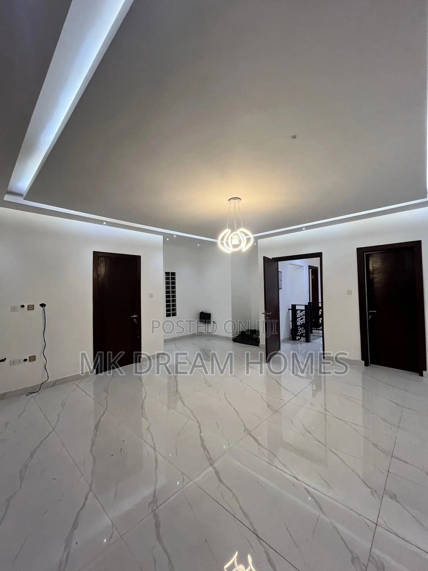 6bdrm Mansion in School Junction for sale