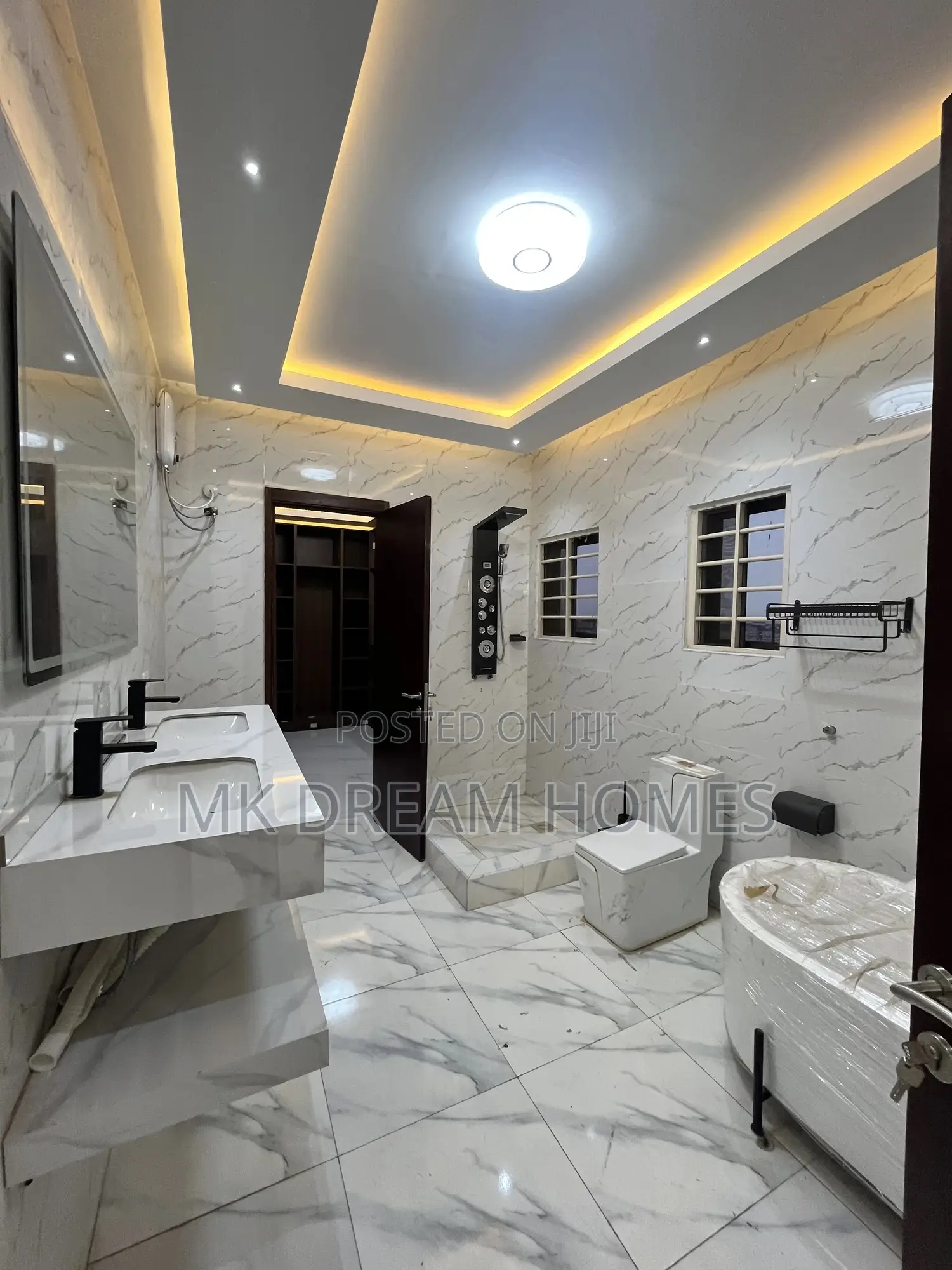 6bdrm Mansion in School Junction for sale
