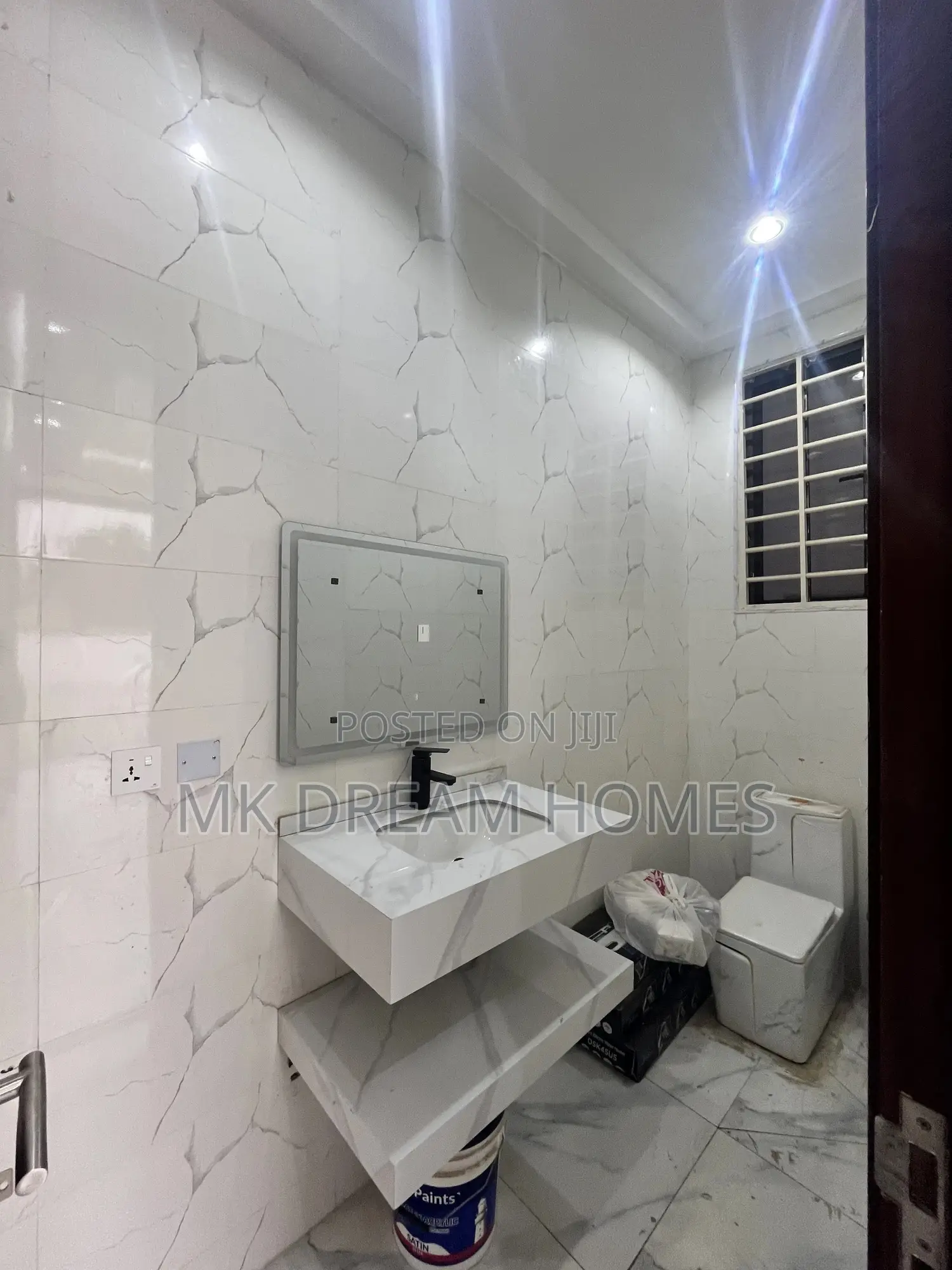 6bdrm Mansion in School Junction for sale