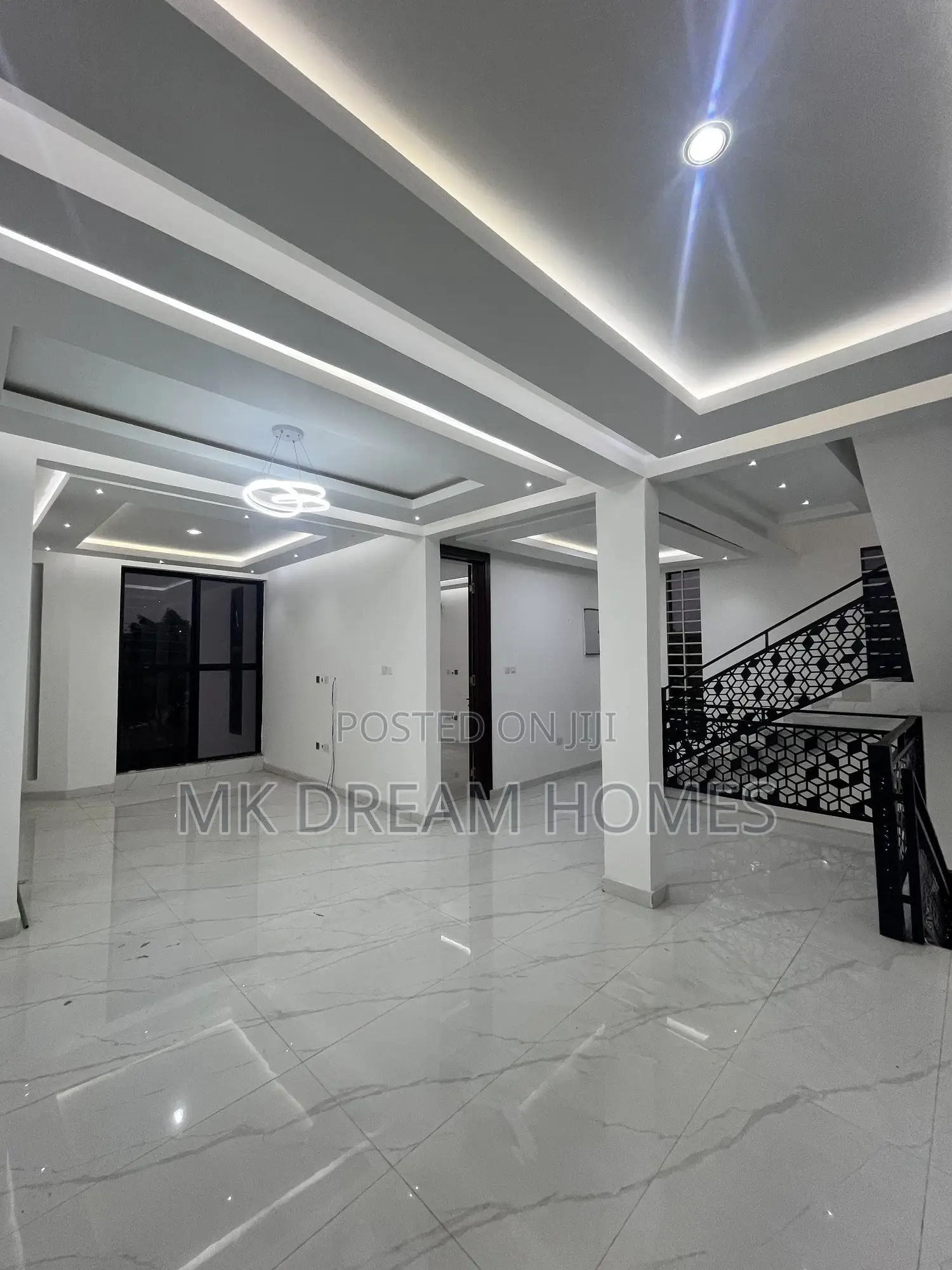 6bdrm Mansion in School Junction for sale