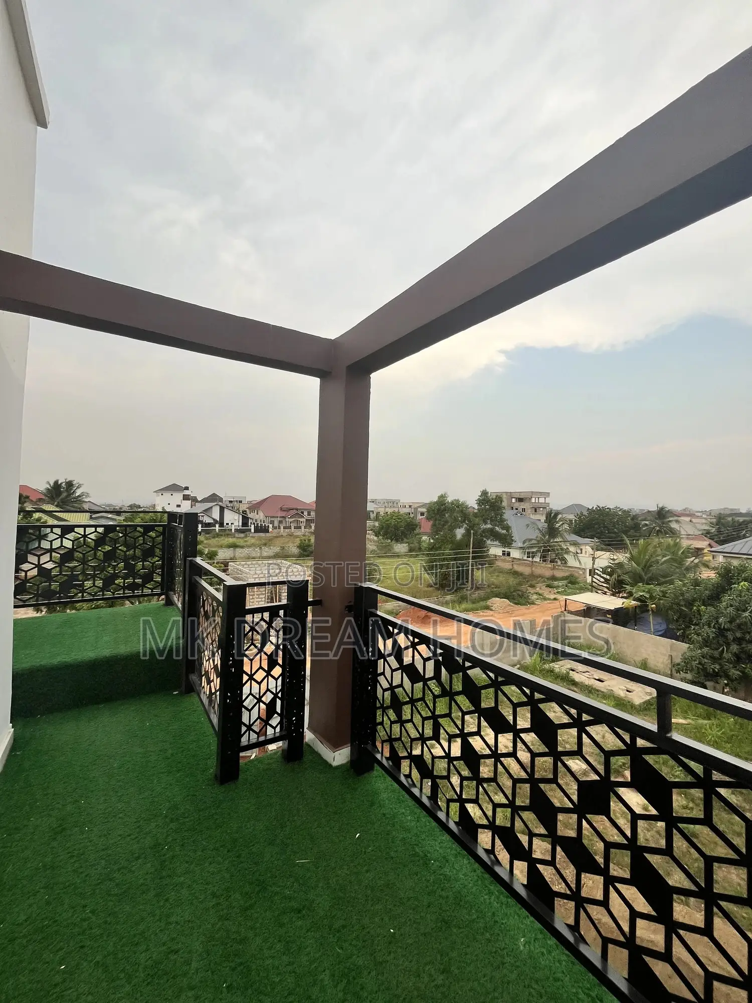 6bdrm Mansion in School Junction for sale