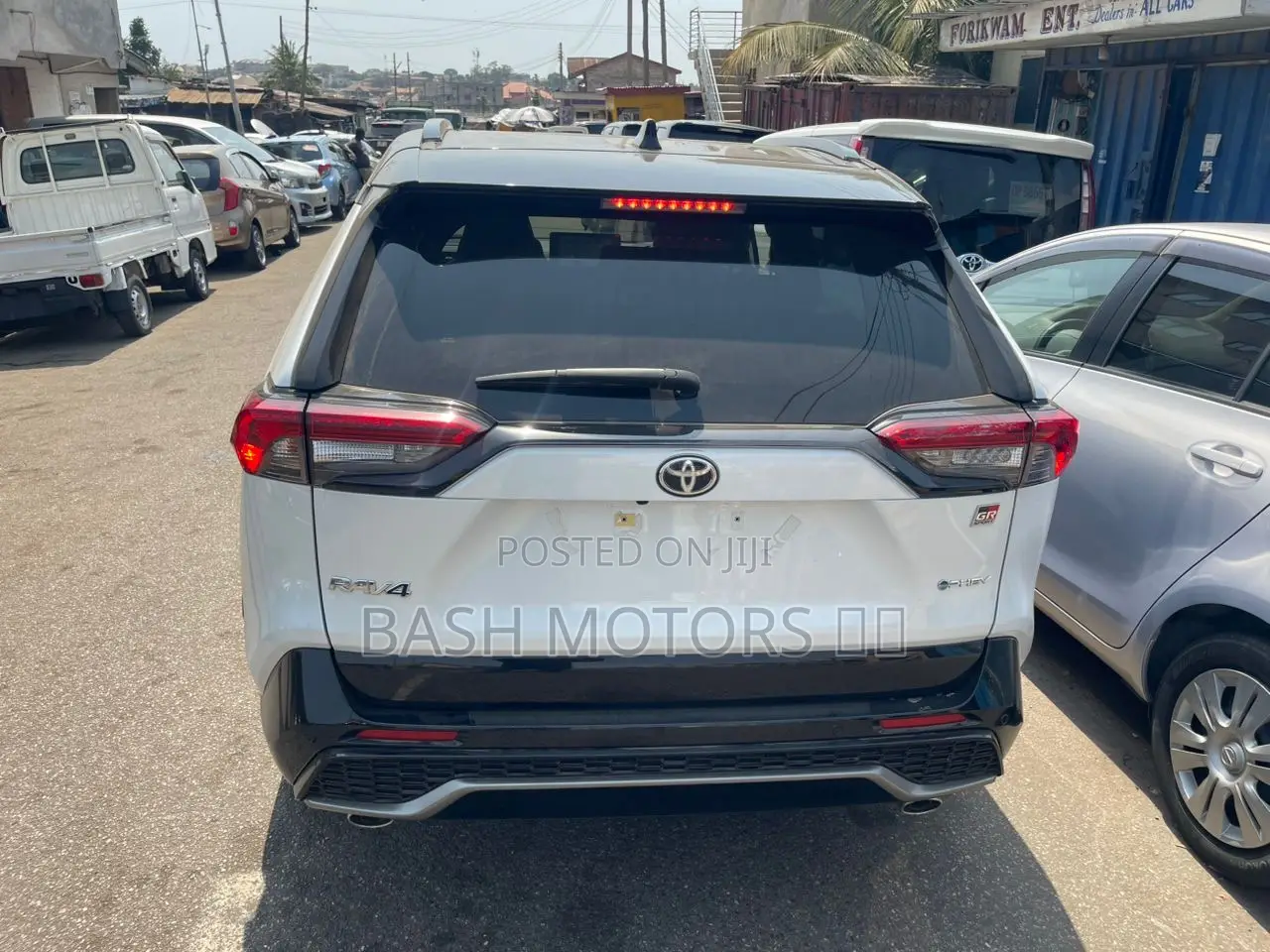 Toyota RAV4 XLE 2025 White