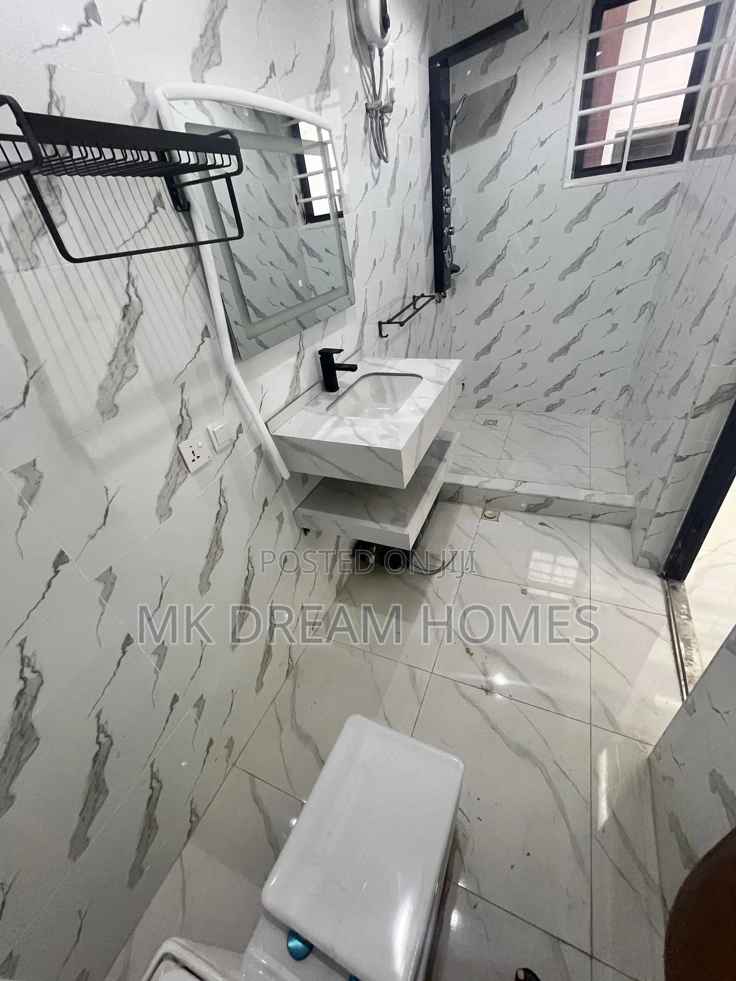 3bdrm House in School Junction for sale