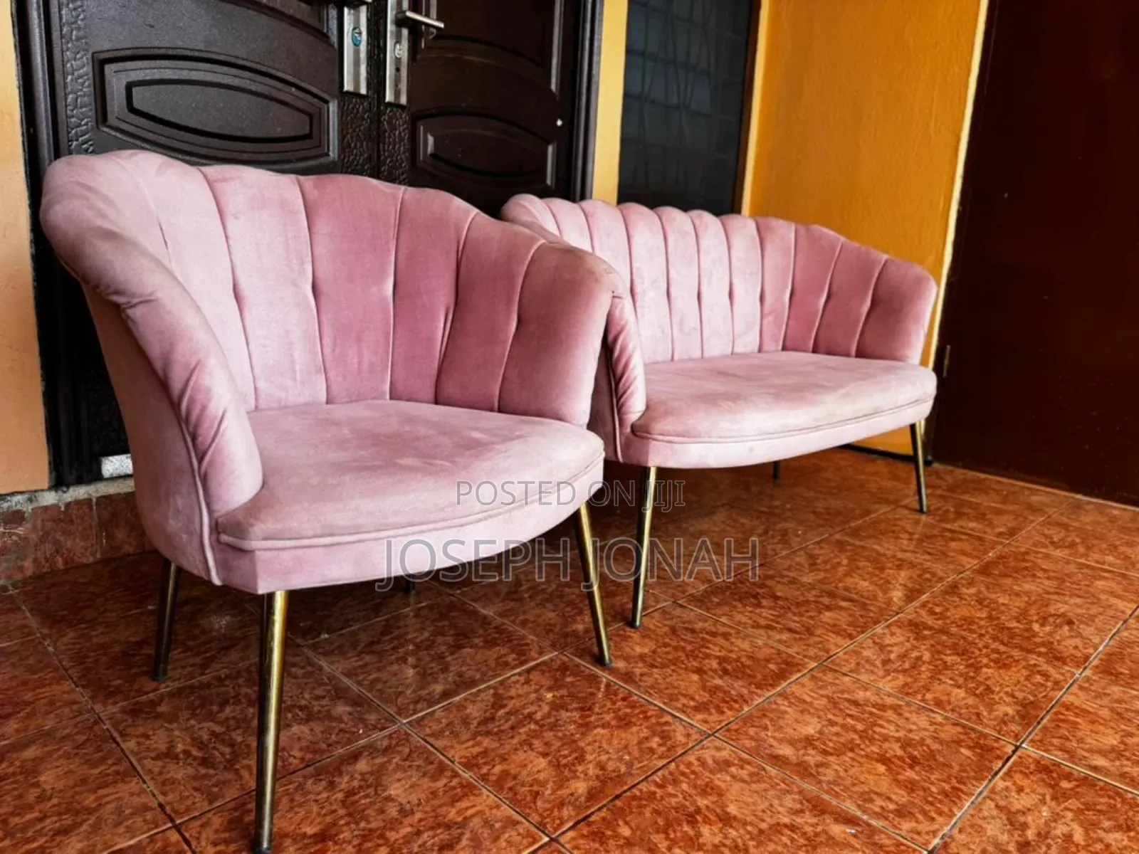 Pinky Couchy