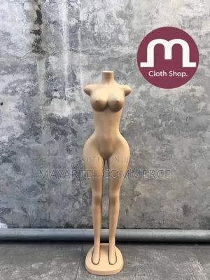 Female Curvy Manniquin
