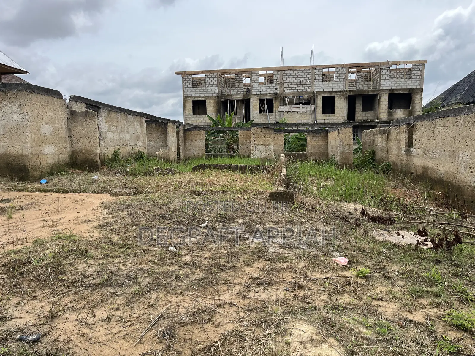 Full Plot With an Old House for Sale at Sokoban Oti