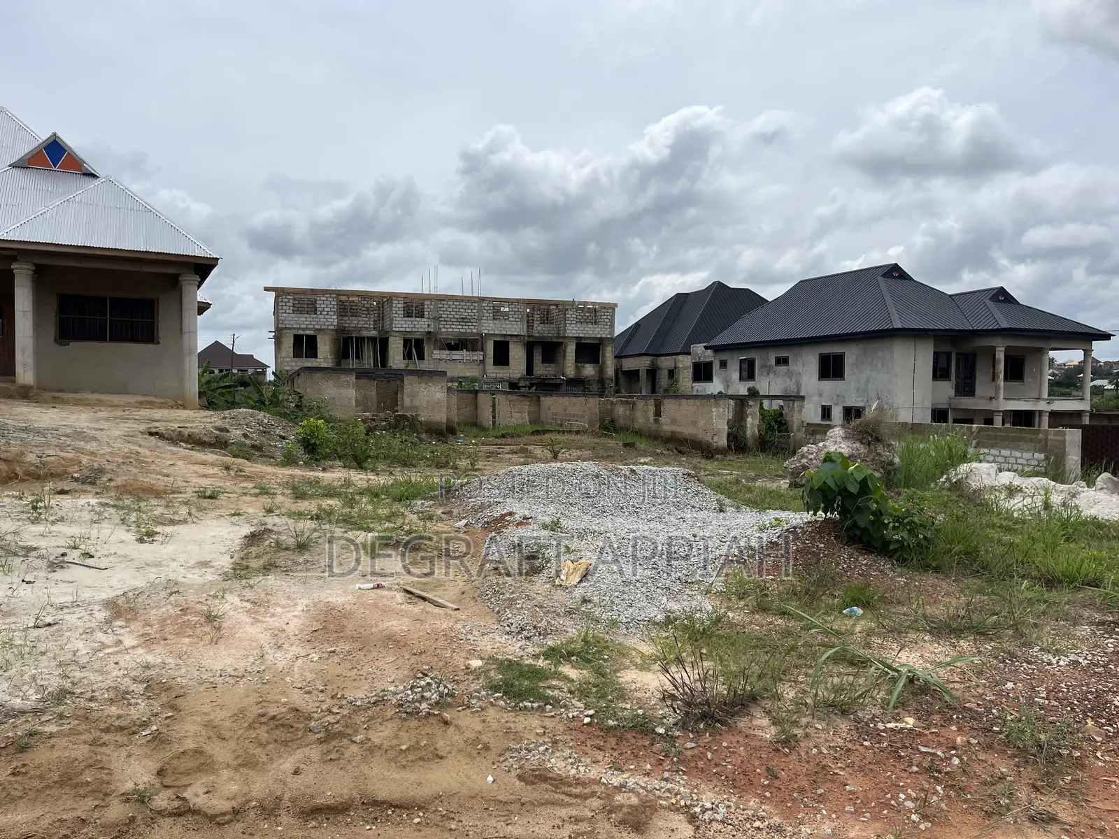 Full Plot With an Old House for Sale at Sokoban Oti