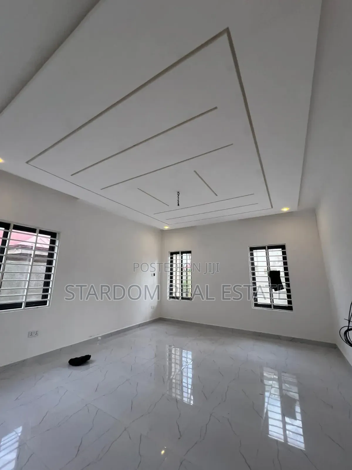 3bdrm Bungalow in Lakeside Estate for sale