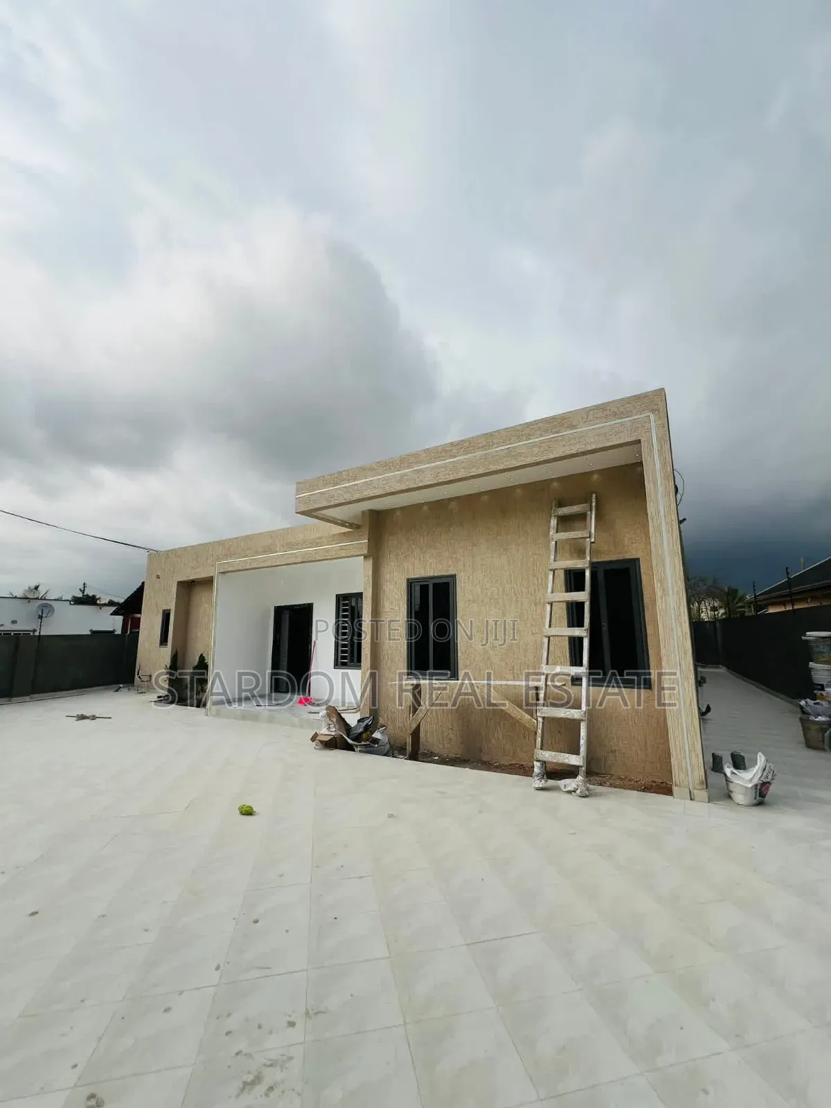3bdrm Bungalow in Lakeside Estate for sale