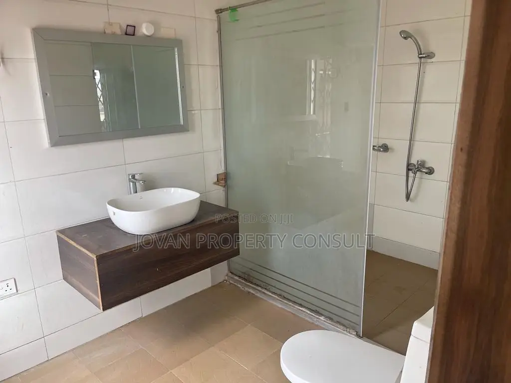 4bdrm House in Pokuase Acp for rent