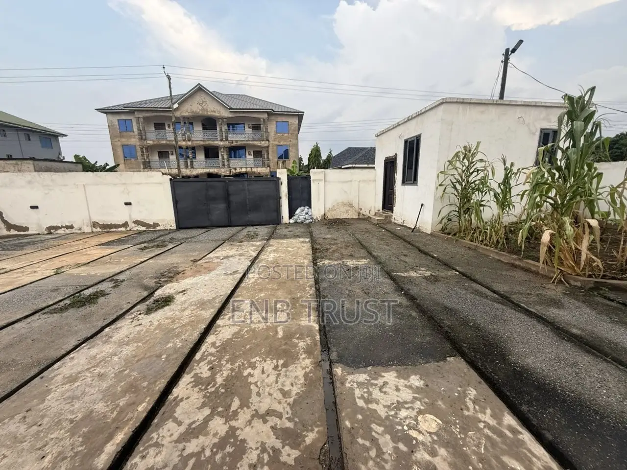 3bdrm House in Oyarifa, Ghana Flag for sale