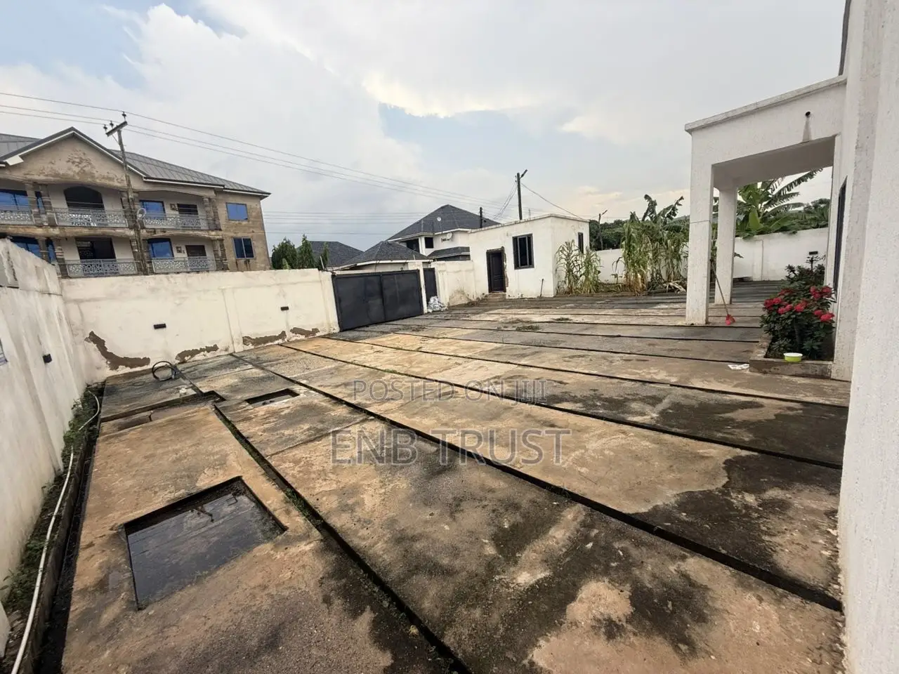 3bdrm House in Oyarifa, Ghana Flag for sale