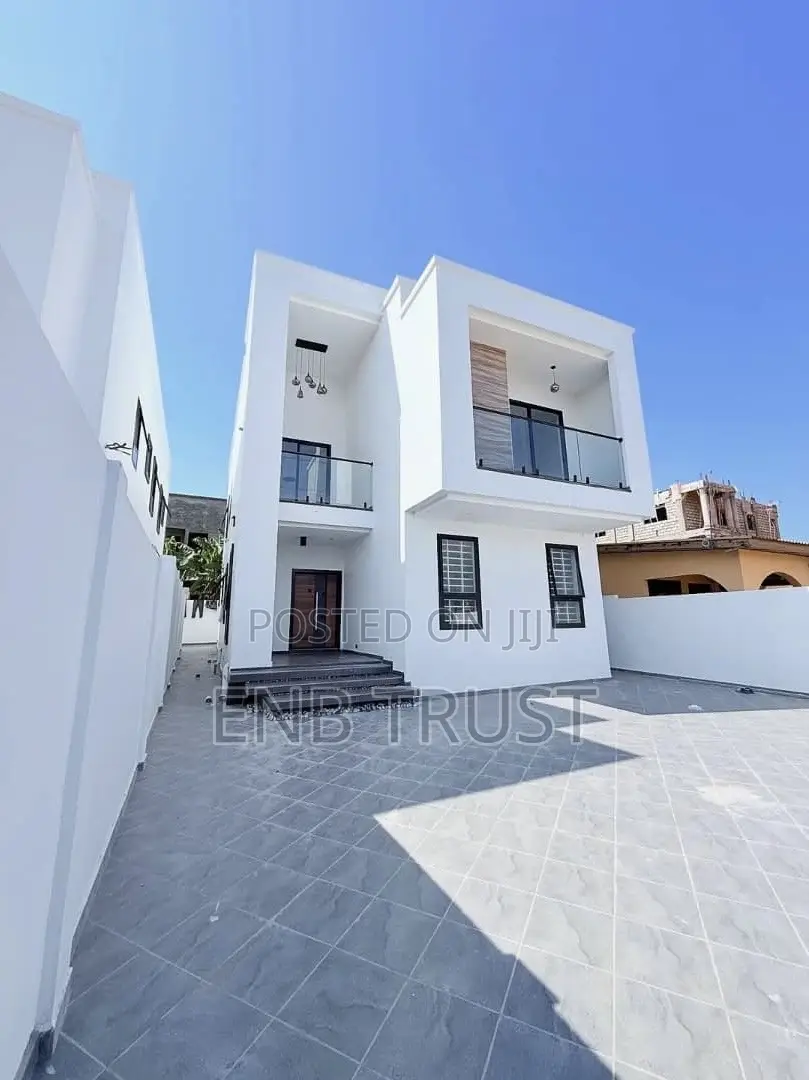 4bdrm House in Sakumono for sale